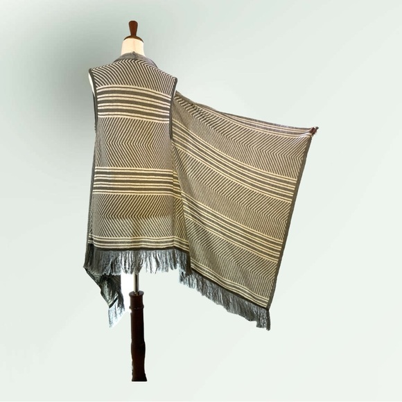 Grey Chevron Fringed Knitted Duster, OS NWOT! - Picture 6 of 9